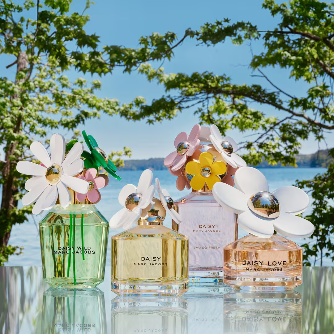 Daisy Wild by Marc Jacobs Eau De Parfum Spray 3.3 oz (Women)