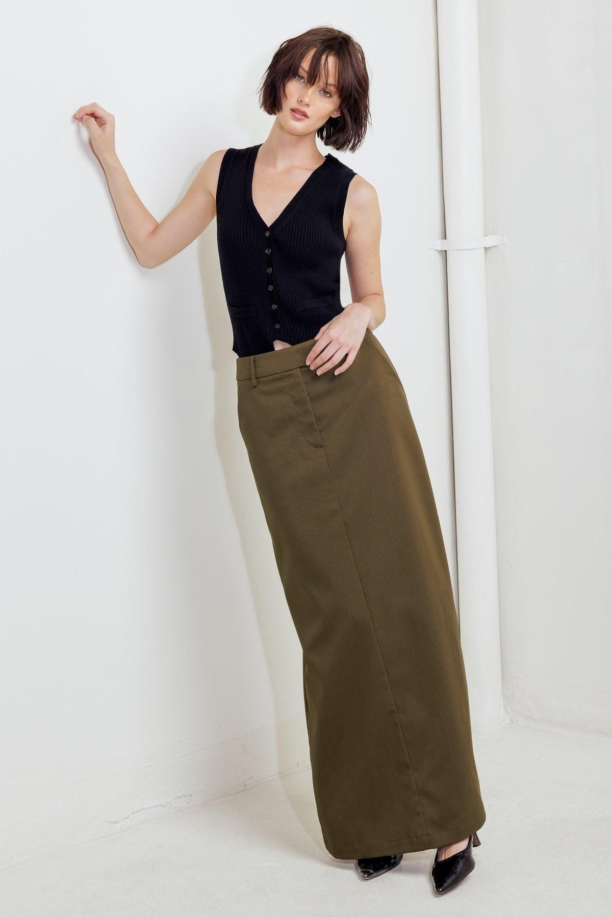 Woven skirt in olive brown, high-rise straight midi length with front button placket