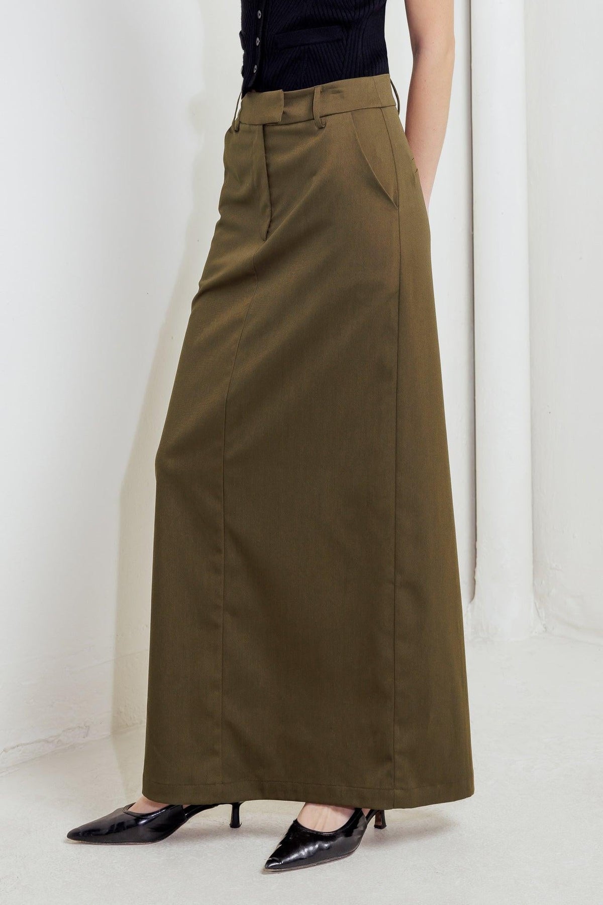 Woven skirt in olive brown, long straight midi silhouette with belt loops