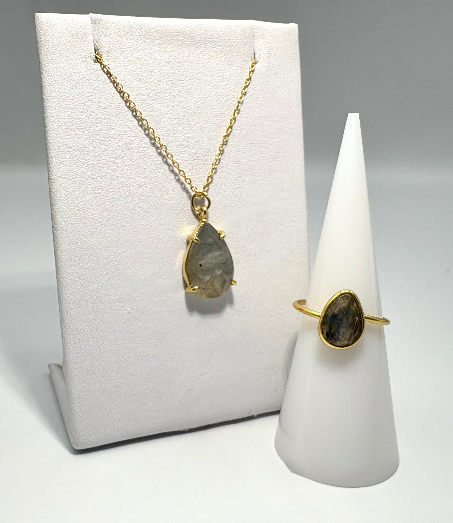 Labradorite pear-shaped stone necklace pendant with matching gold ring