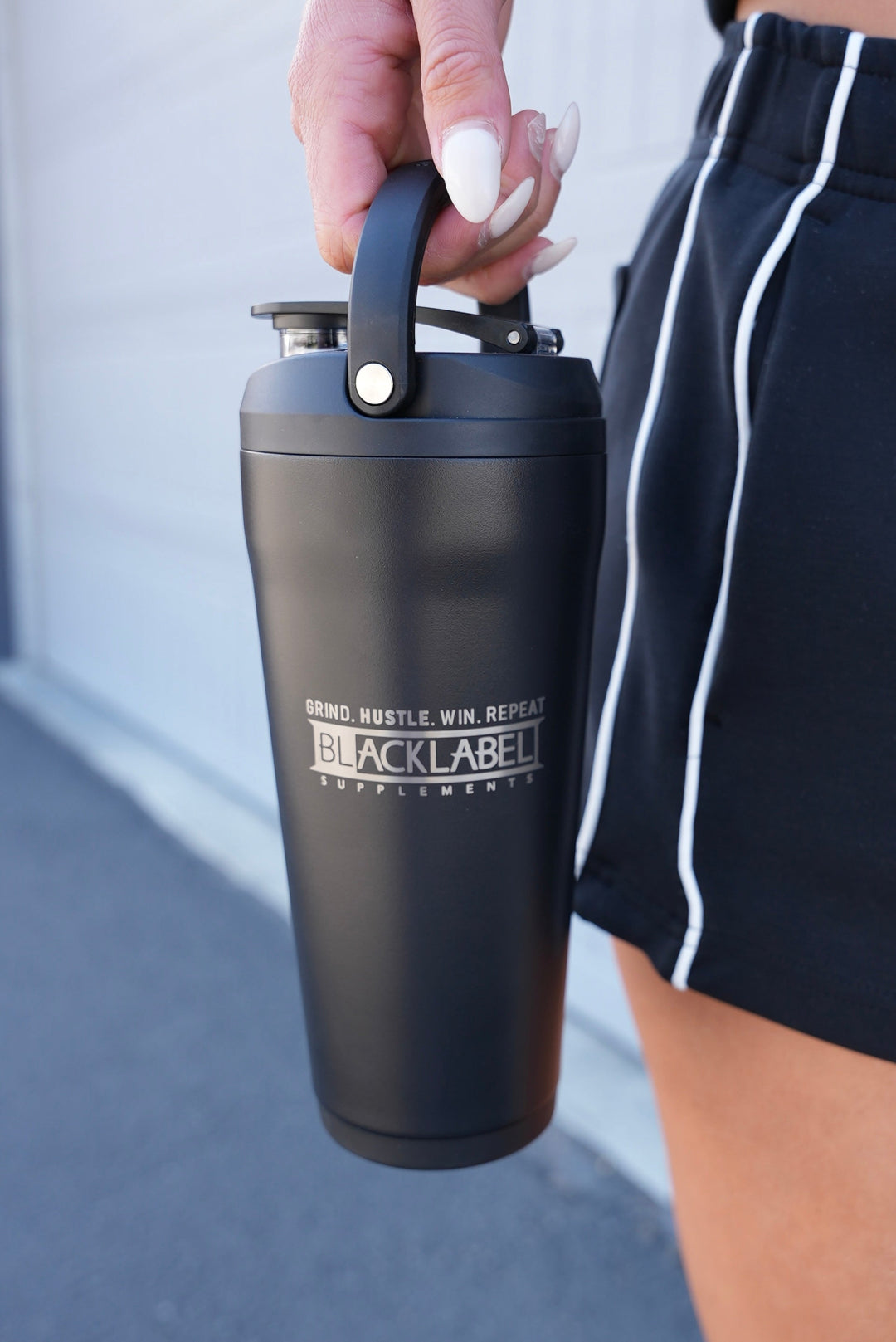 HYDROJUG 24 OZ. INSULATED SHAKER