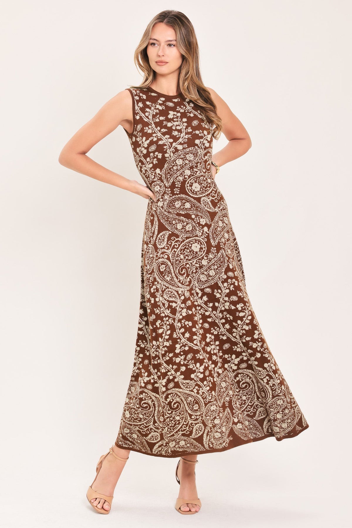 Brown sleeveless midi sweater dress with paisley jacquard print and crew neckline
