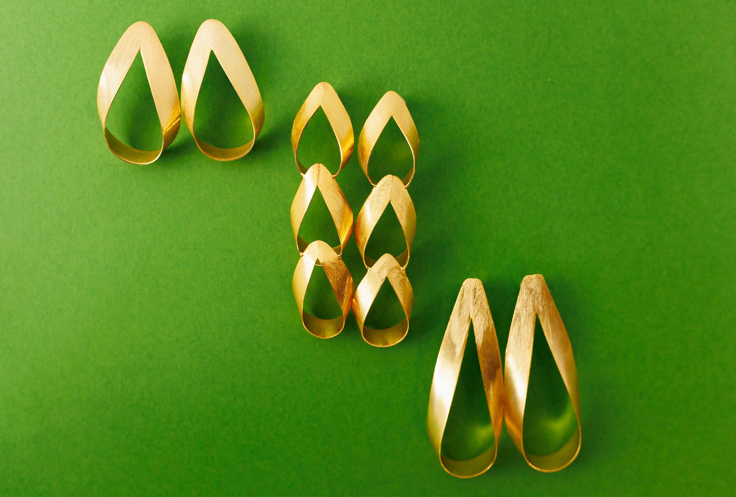 Set of gold and green teardrop hoop earrings
