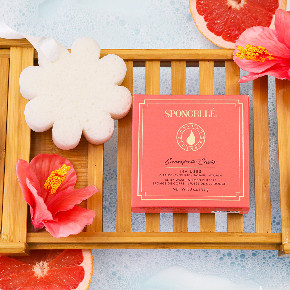 White flower-shaped soap with coral pink Grapefruit Cassis box